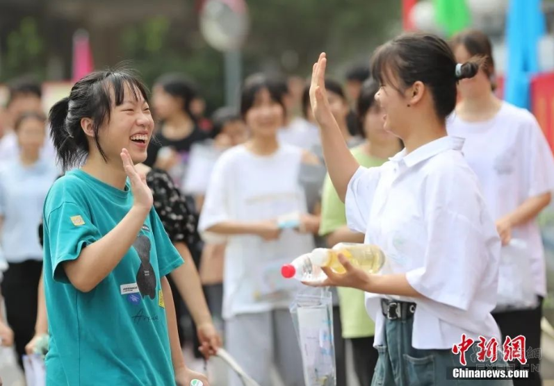 丹麦研究称1/3感染者出现“长新冠”，比利时大幅取消疫情限制｜大流行手记（3月4日）